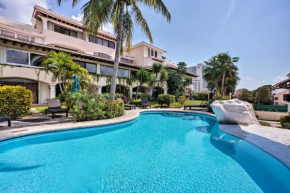Updated Oceanside Townhome with Pool Walk to Beach!
